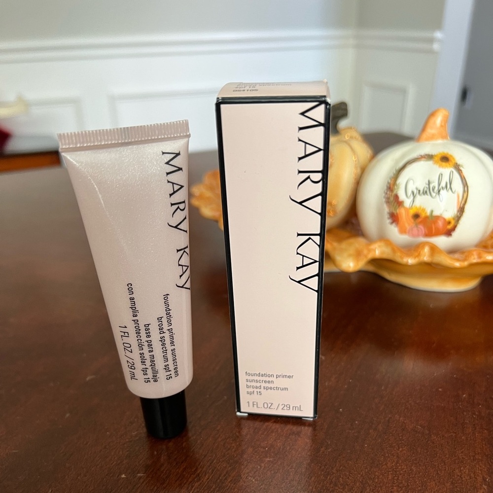 Mary Kay Foundation Primer Sunscreen Broad Spectrum SPF 15 - 1 fl. oz.
